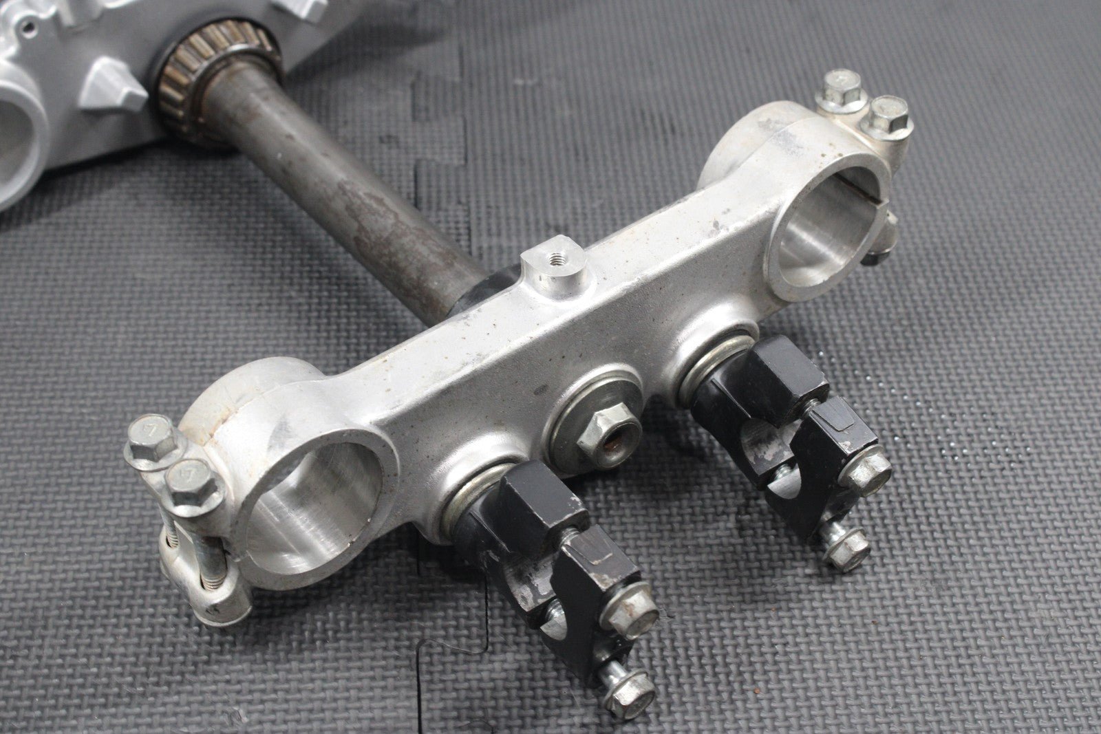 1986 KAWASAKI KDX200 OEM FRONT FORKS LOWER UPPER TRIPLE TREE STEM CLAMP SET - hggarage