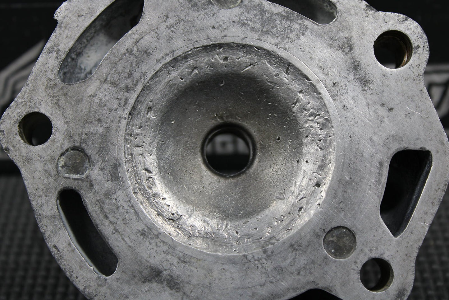 1985 HONDA CR125R OEM ENGINE MOTOR CYLINDER HEAD COVER CAP DOME 12200 - KA3 - 760 - hggarage