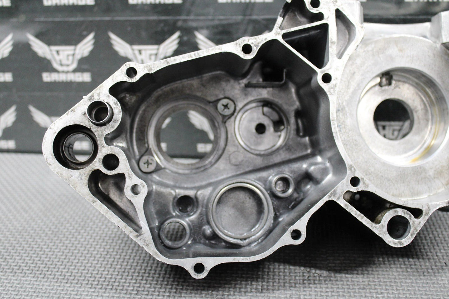 1988 HONDA CR250R OEM LEFT ENGINE MOTOR CRANKCASE CRANK CASE 112A0 - KS7 - 831 NICE! - hggarage