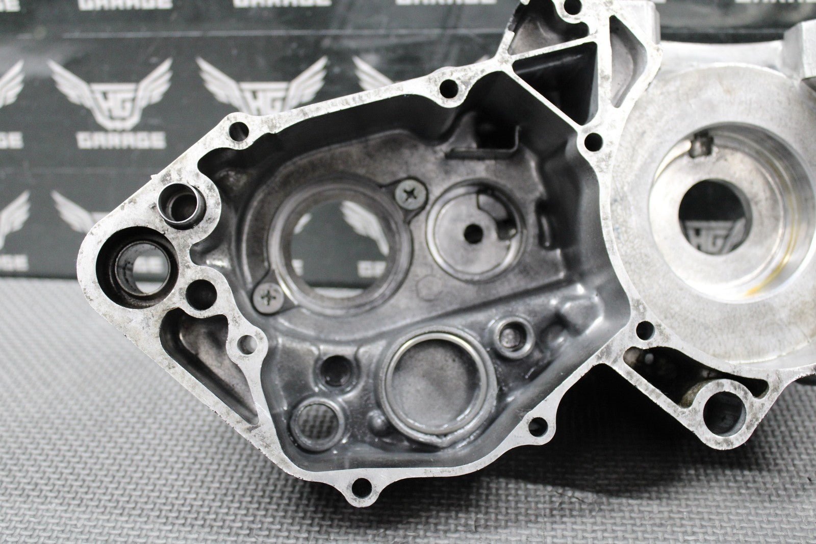 1988 HONDA CR250R OEM LEFT ENGINE MOTOR CRANKCASE CRANK CASE 112A0 - KS7 - 831 NICE! - hggarage