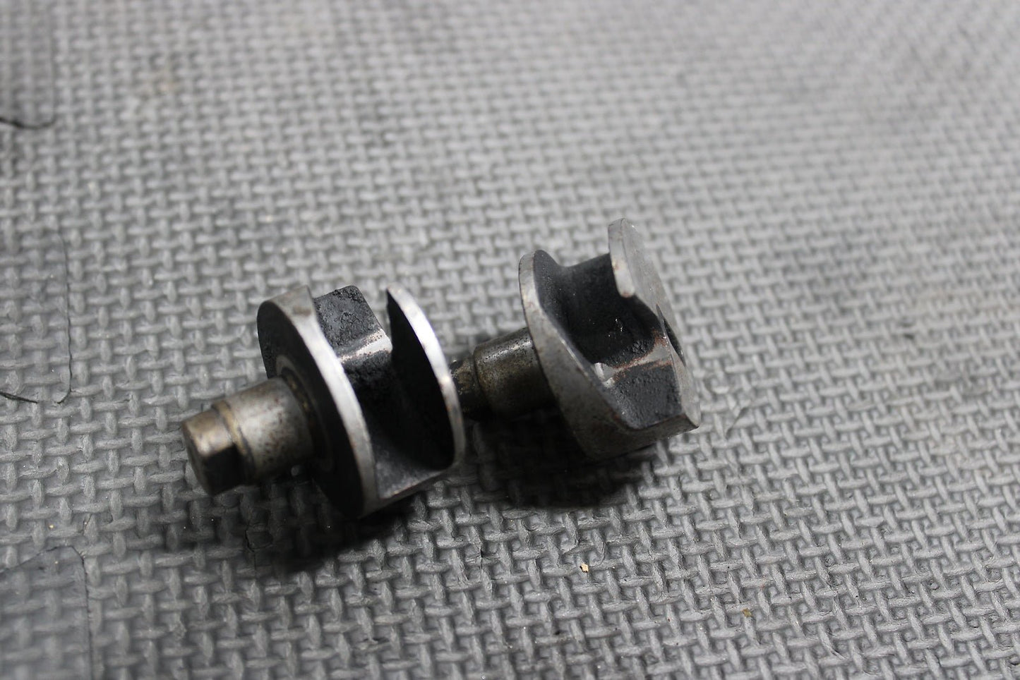 2000 Suzuki RM250 OEM Engine Power Valve Governor 11206 - 37E30 11255 - 37E31 - hggarage