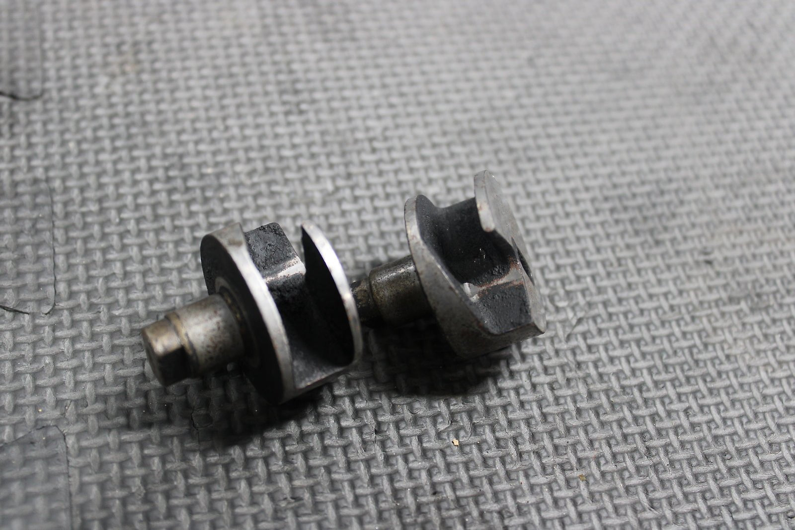 2000 Suzuki RM250 OEM Engine Power Valve Governor 11206 - 37E30 11255 - 37E31 - hggarage