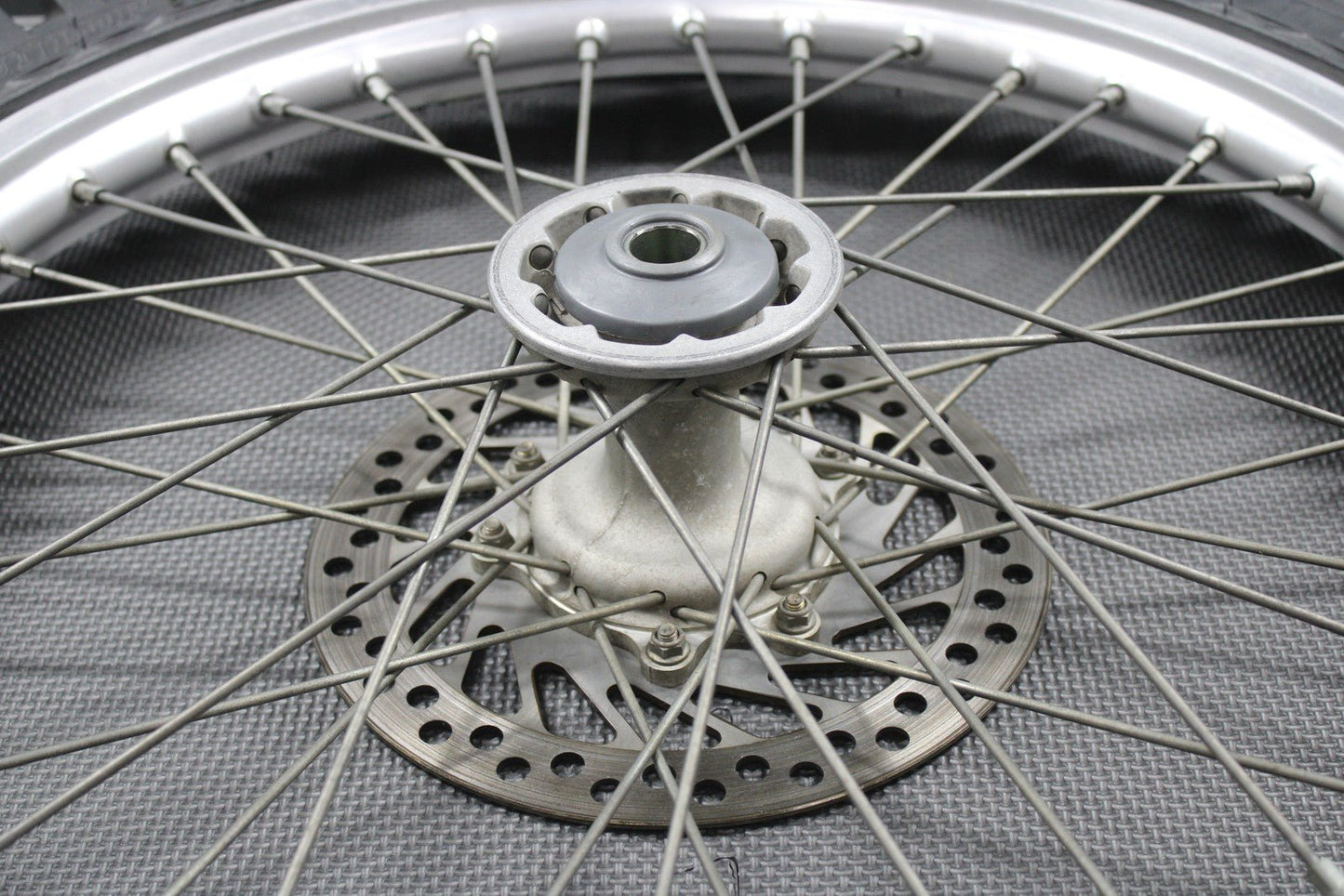 2001 HONDA 95 - 01 CR500R OEM ORIGINAL FRONT WHEEL RIM HUB ROTOR 44650 - MAC - 680 - hggarage