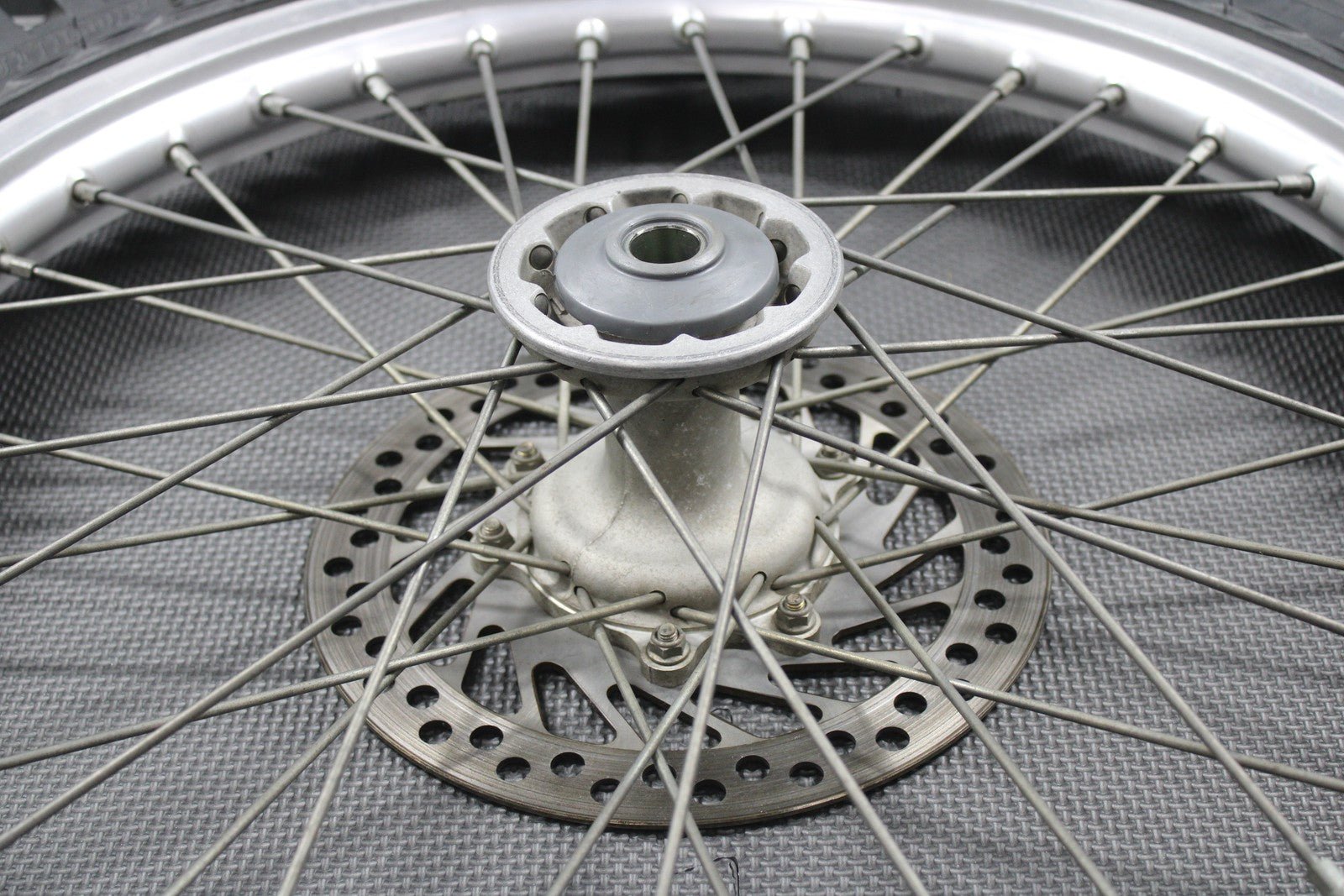 2001 HONDA 95 - 01 CR500R OEM ORIGINAL FRONT WHEEL RIM HUB ROTOR 44650 - MAC - 680 - hggarage