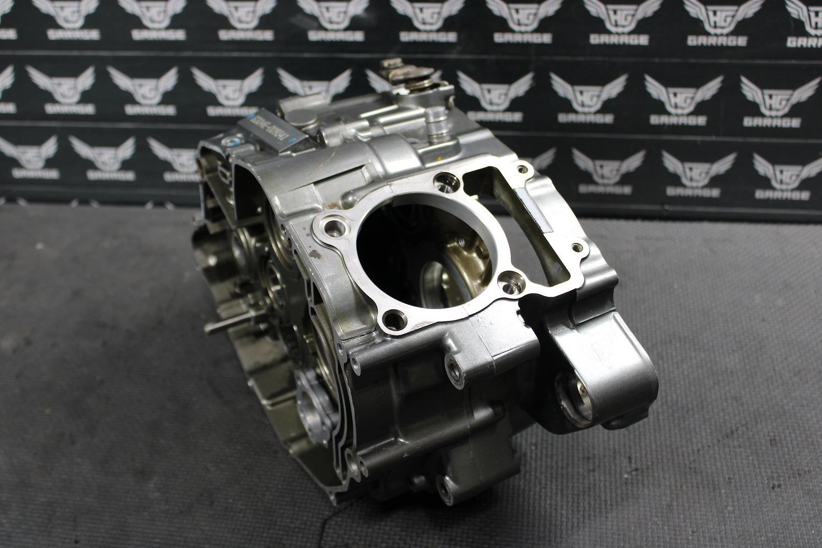 2001 YAMAHA TTR225 OEM LEFT RIGHT ENGINE MOTOR CRANKCASE CRANK CASES BLOCK - hggarage