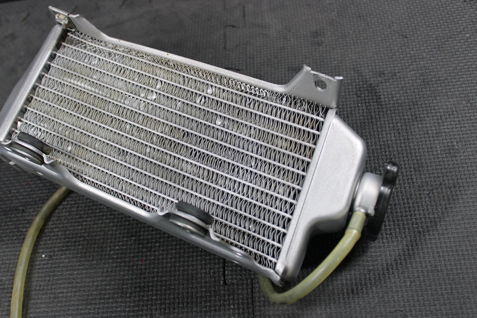 2008 SUZUKI RMZ250 OEM RIGHT ENGINE MOTOR COOLING COOLER RADIATOR 17710 - 10H00 - hggarage