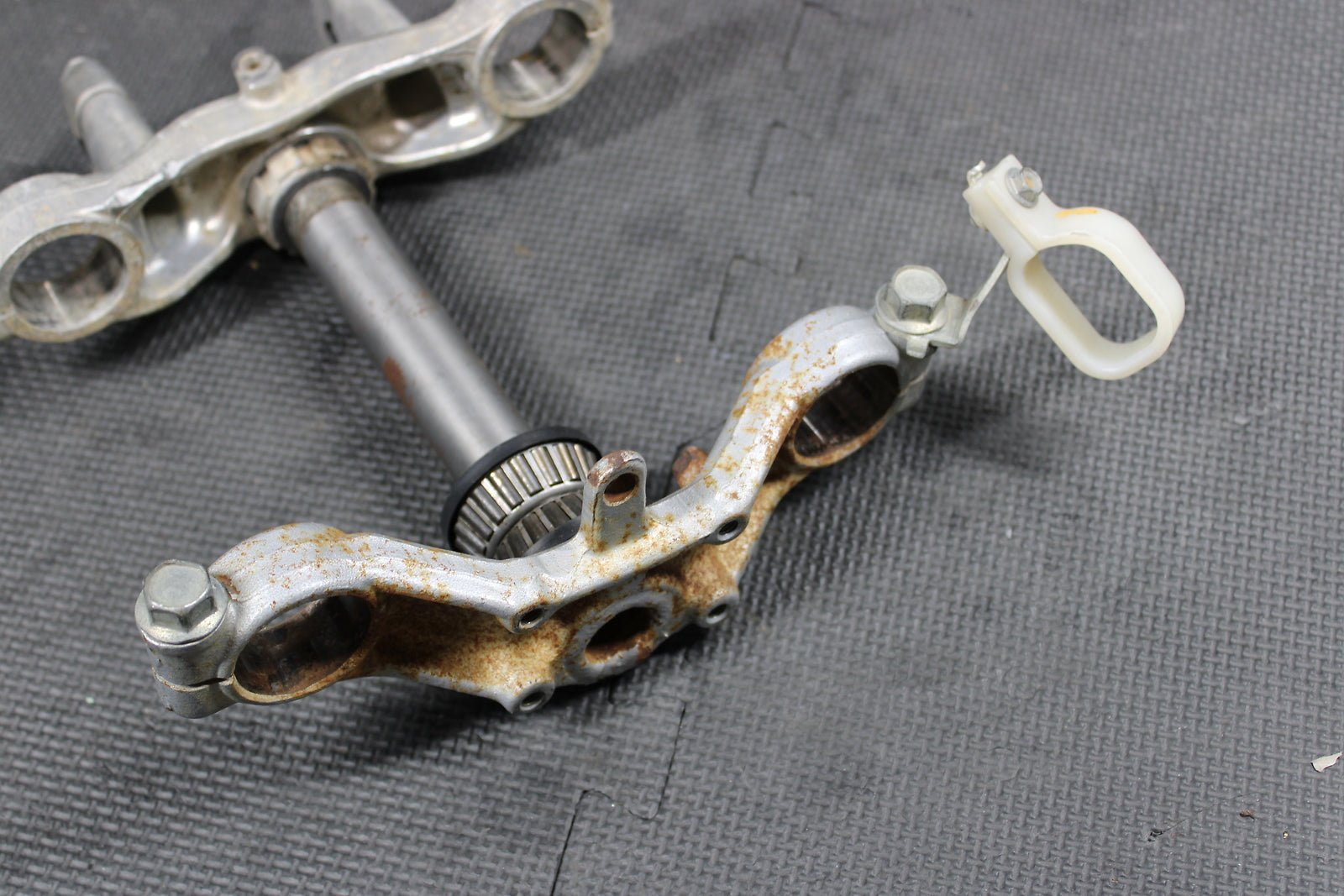 2002 KAWASAKI KX65 OEM FRONT FORKS LOWER UPPER TRIPLE TREE STEM CLAMP - hggarage