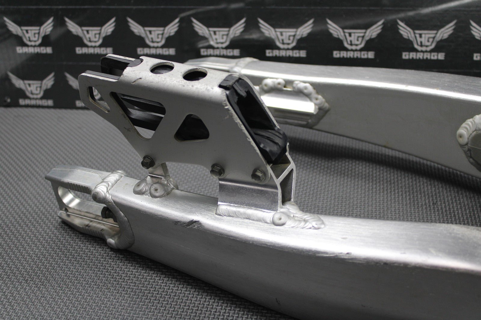 2020 SUZUKI 19 - 21 RMZ250 OEM SWINGARM SWING ARM SUSPENSION 61000 - 46K00 GOOD! - hggarage