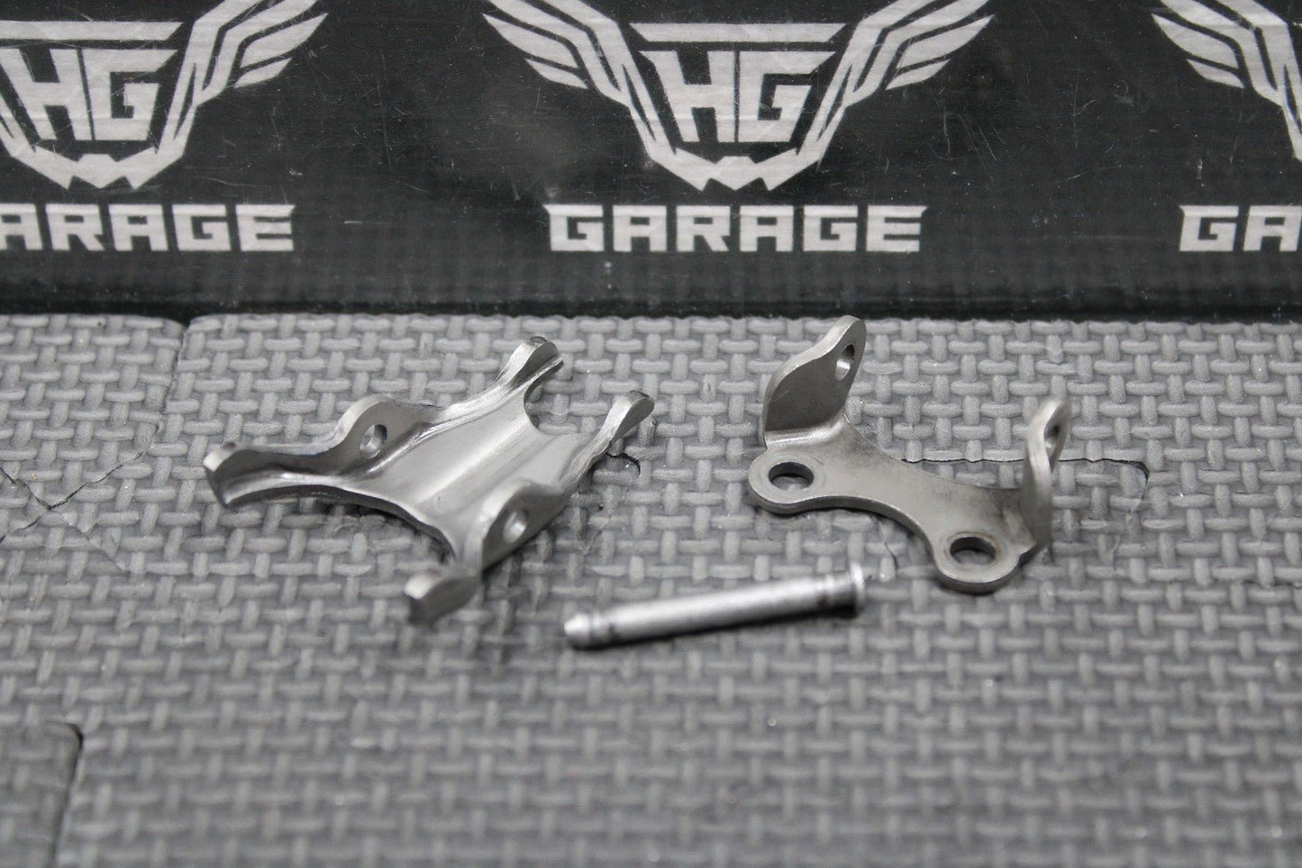 1988 88 - 91 HONDA CR250R OEM EXHAUST VALVE GOVERNOR ROCKER ARM PLATE & HOLDER - hggarage