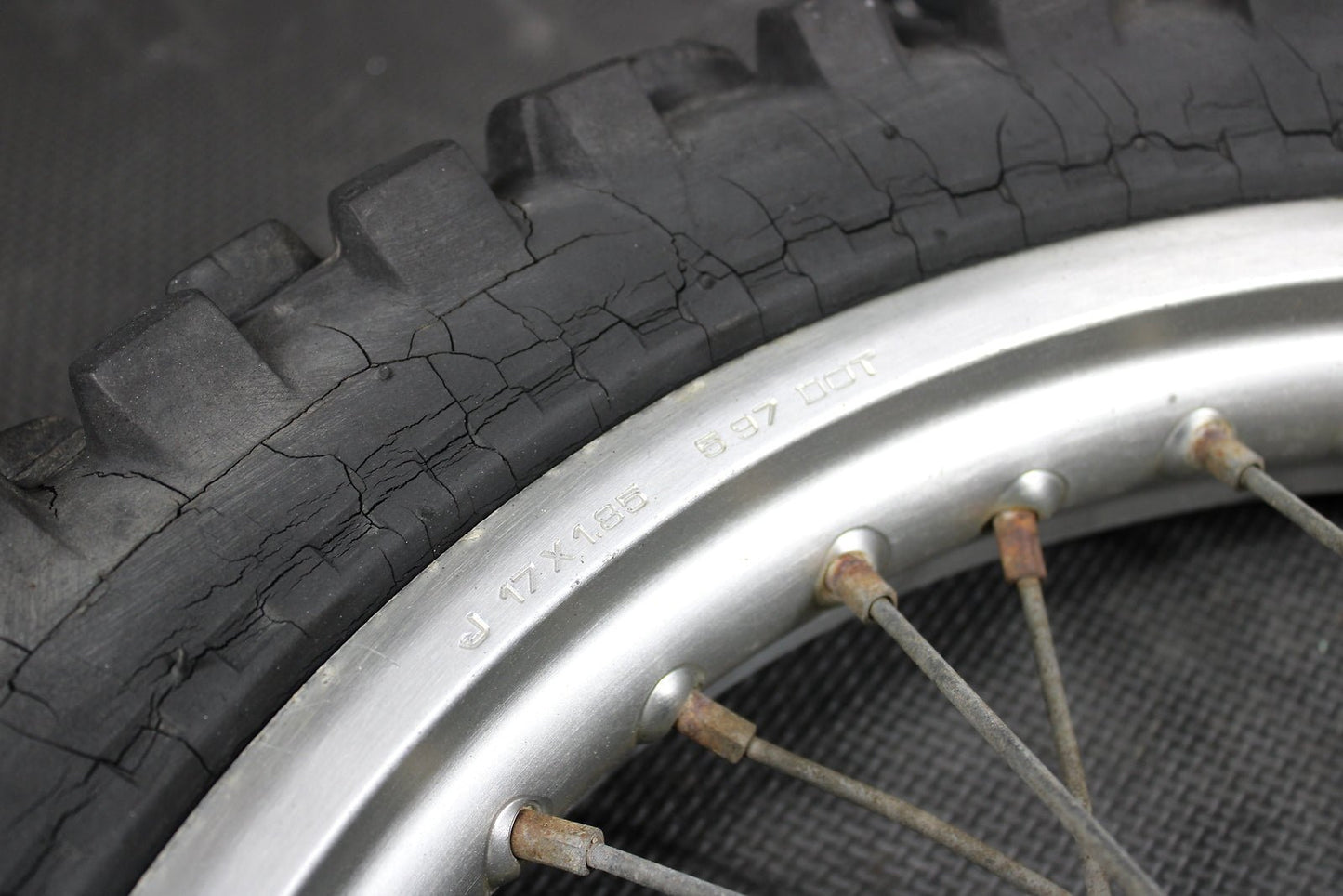 1998 HONDA XR200R OEM REAR BACK WHEEL RIM 42650 - KT0 - 305 - hggarage