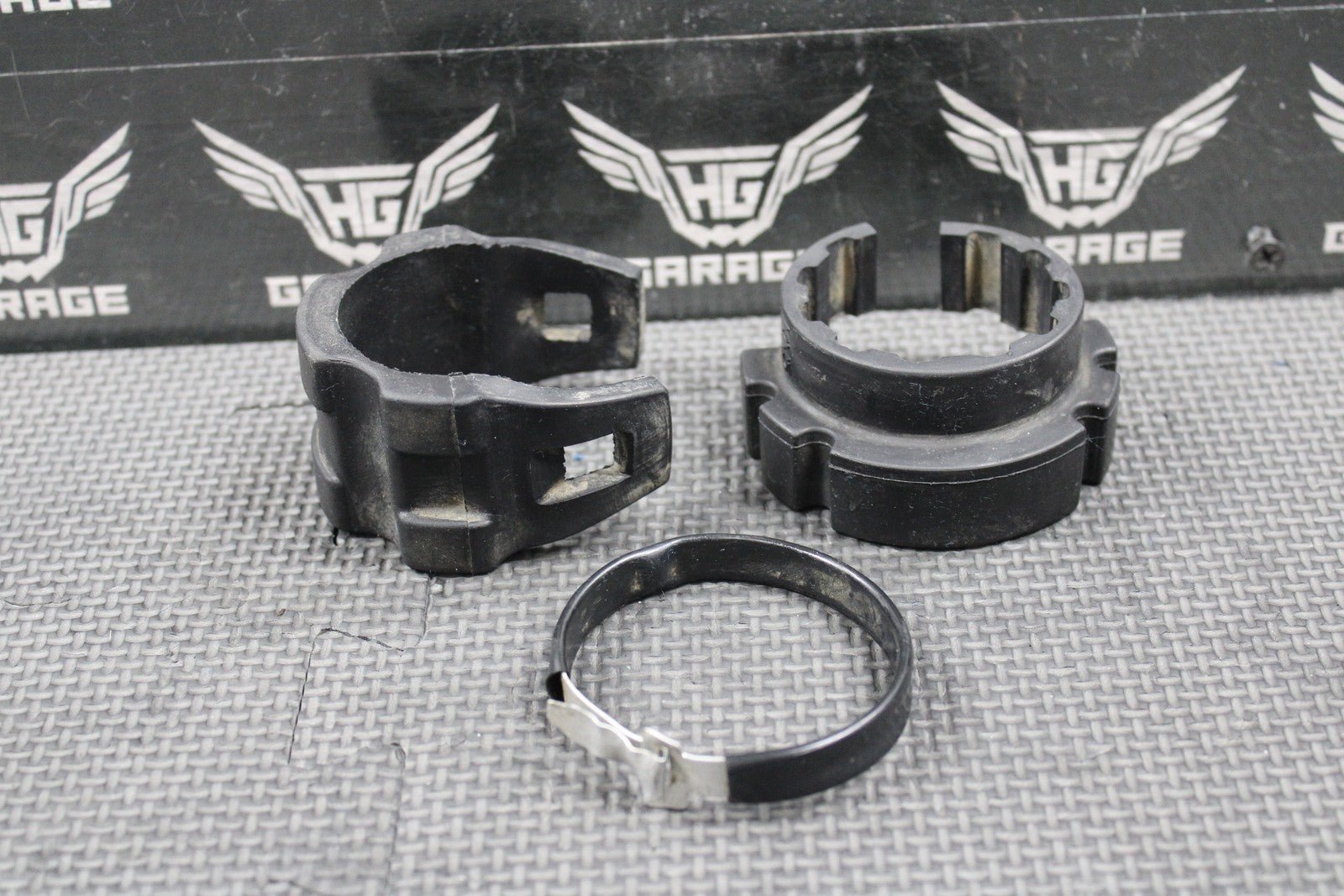 1991 87 - 95 HONDA XR250R OEM FUEL TANK FRAME DAMPER RUBBER MOUNTS 17612 - KT0 - 670 - hggarage