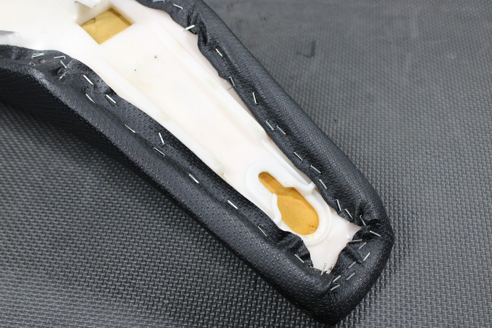 2005 YAMAHA 04 - 05 YZ450F OEM SEAT SADDLE CUSHION PAN 5XD - 24710 - 00 - 00 - hggarage