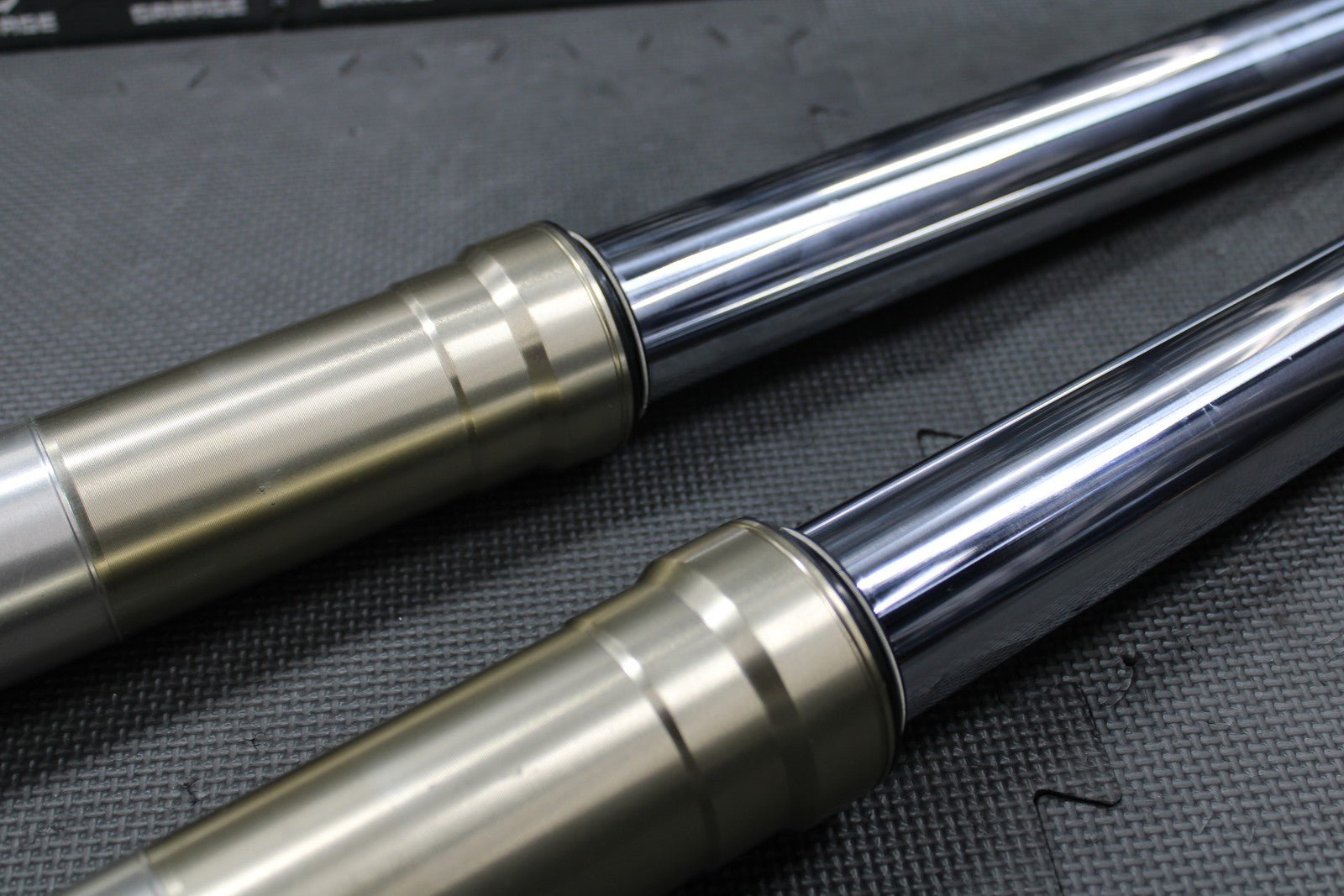 2003 KAWASAKI KLX400SR OEM SHOWA RIGHT LEFT FRONT SUSPENSION FORKS SHOCKS GOOD! - hggarage