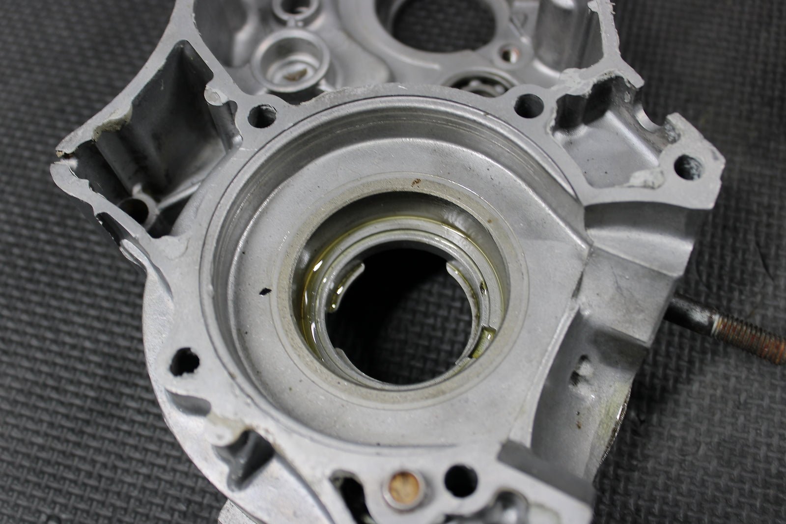 2001 KAWASAKI 01 - 05 KX100 KX85 OEM LEFT RIGHT ENGINE MOTOR CRANKCASE CRANK CASES - hggarage