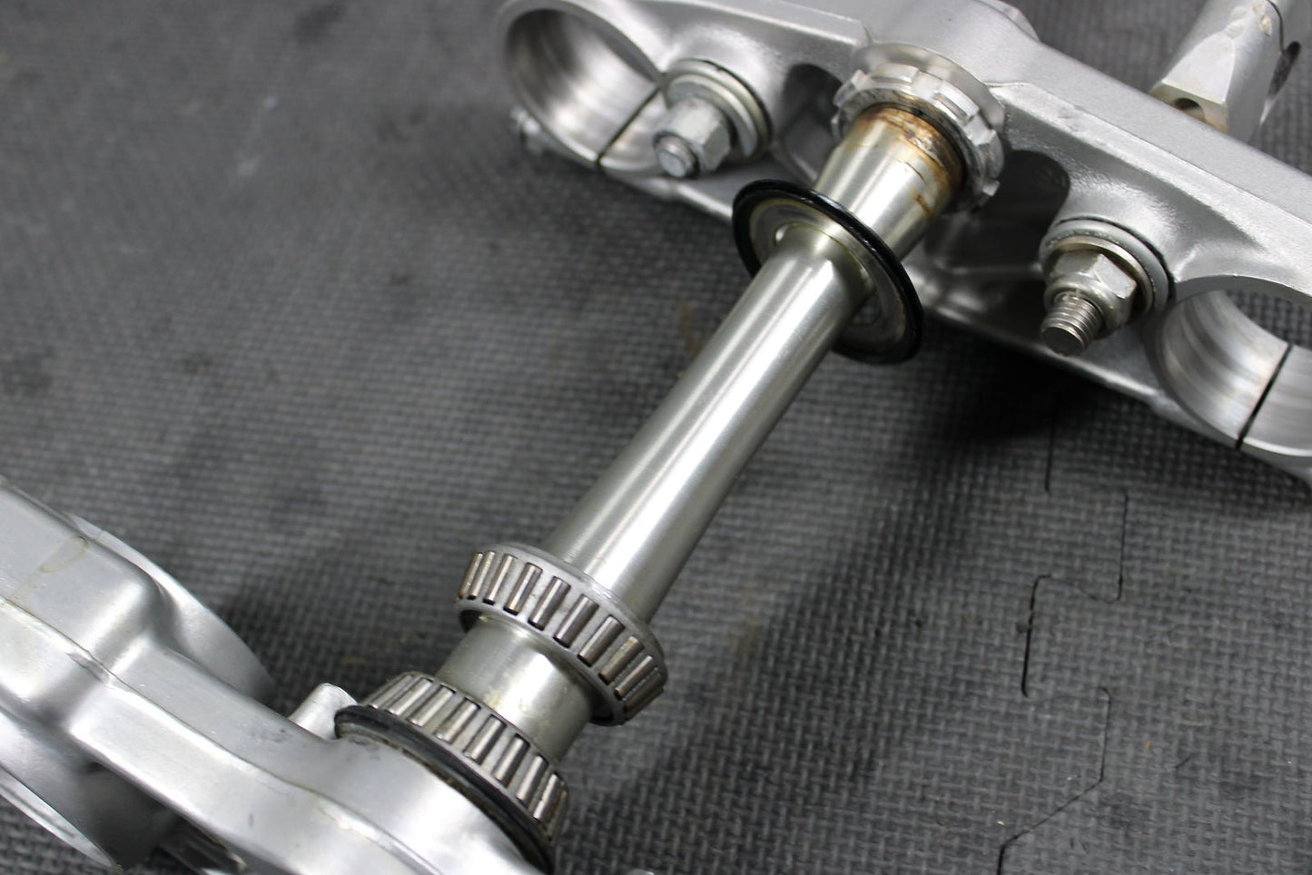 2002 HONDA CRF450R OEM FRONT FORKS LOWER UPPER TRIPLE TREE STEM - hggarage