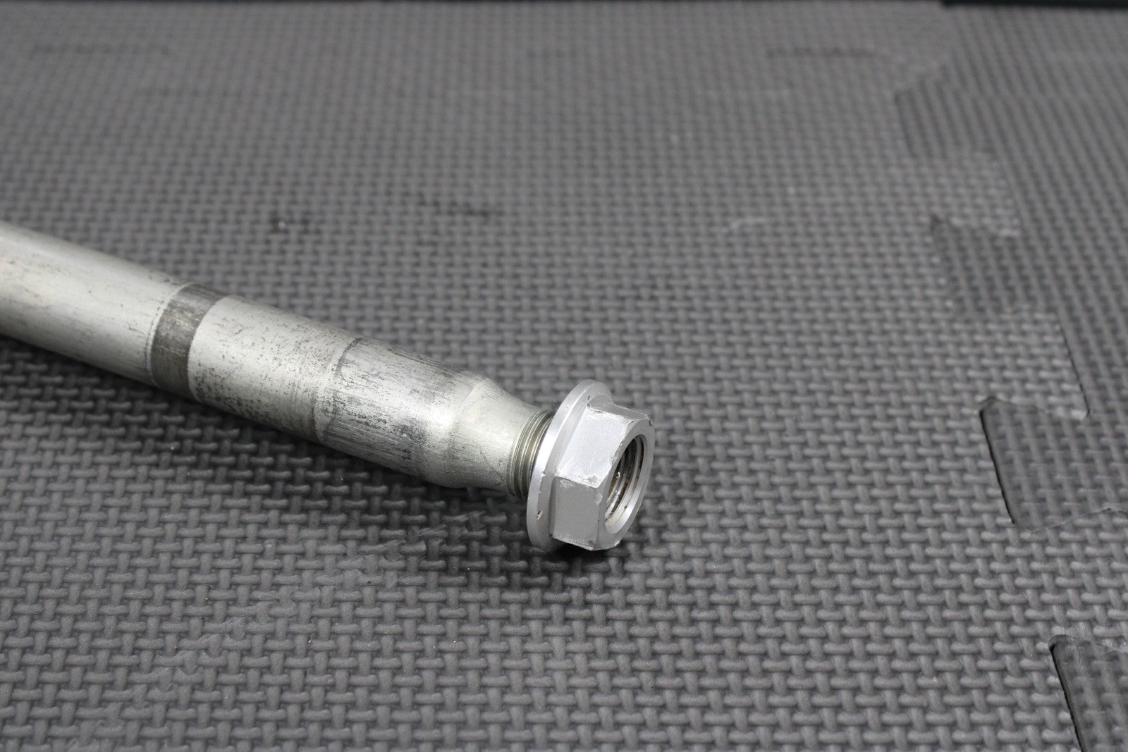 2019 HONDA CRF450R CRF450RX OEM FRONT WHEEL RIM AXLE PIVOT BOLT 44301 - MEN - 000 - hggarage
