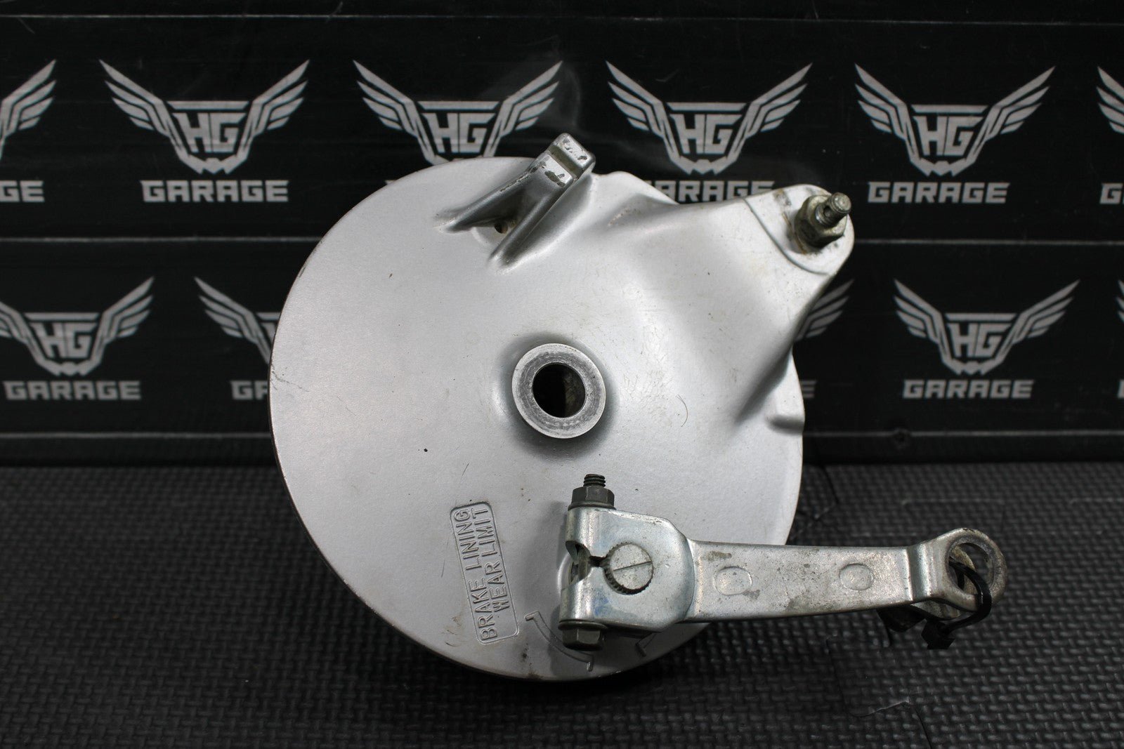 2005 SUZUKI DR200SE OEM REAR BACK BRAKE DRUM ASSEMBLY 54400 - 07870 GOOD! - hggarage