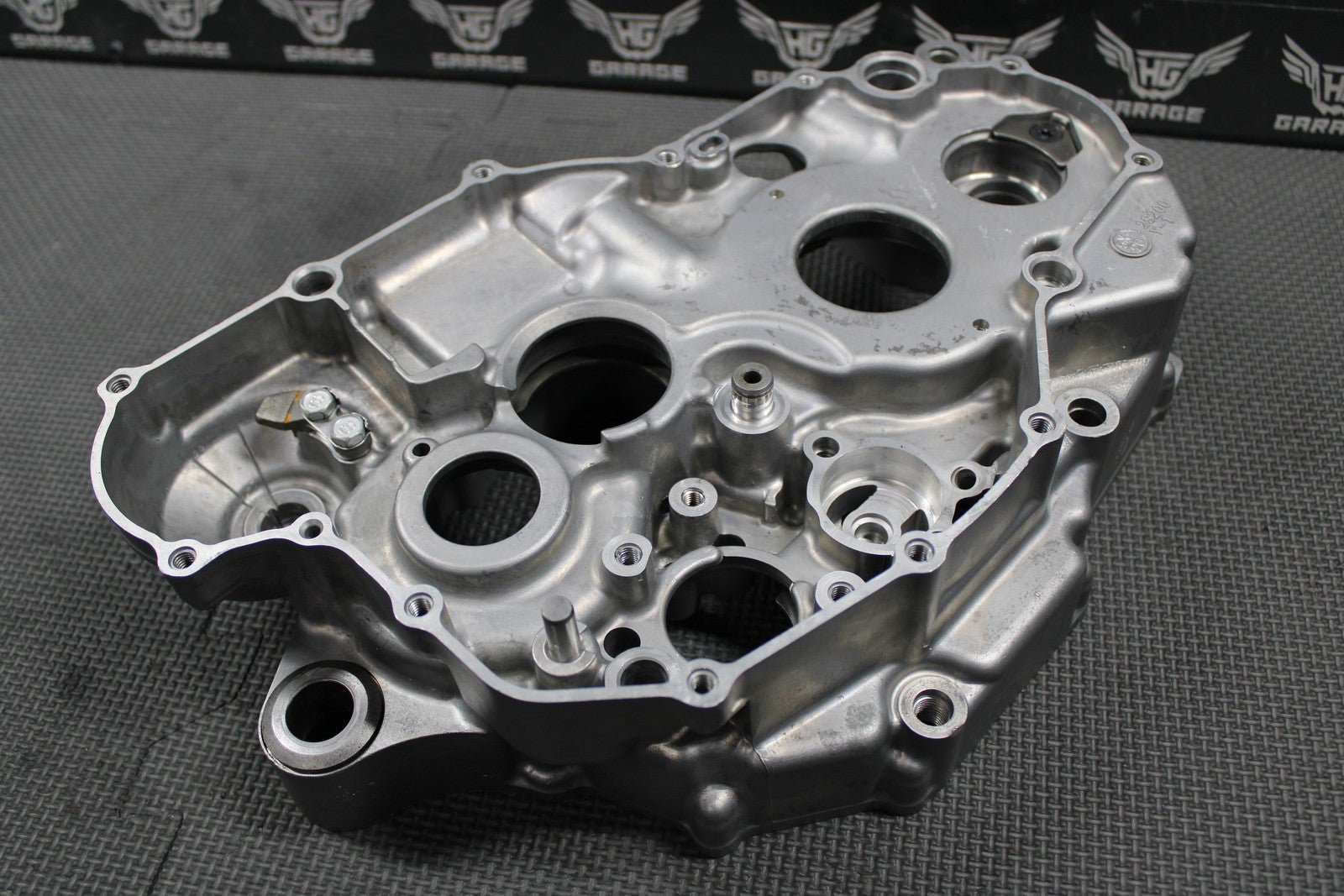 2009 YAMAHA 06 - 09 YZ450F OEM RIGHT SIDE ENGINE MOTOR CRANKCASE CRANK CASE GOOD! - hggarage