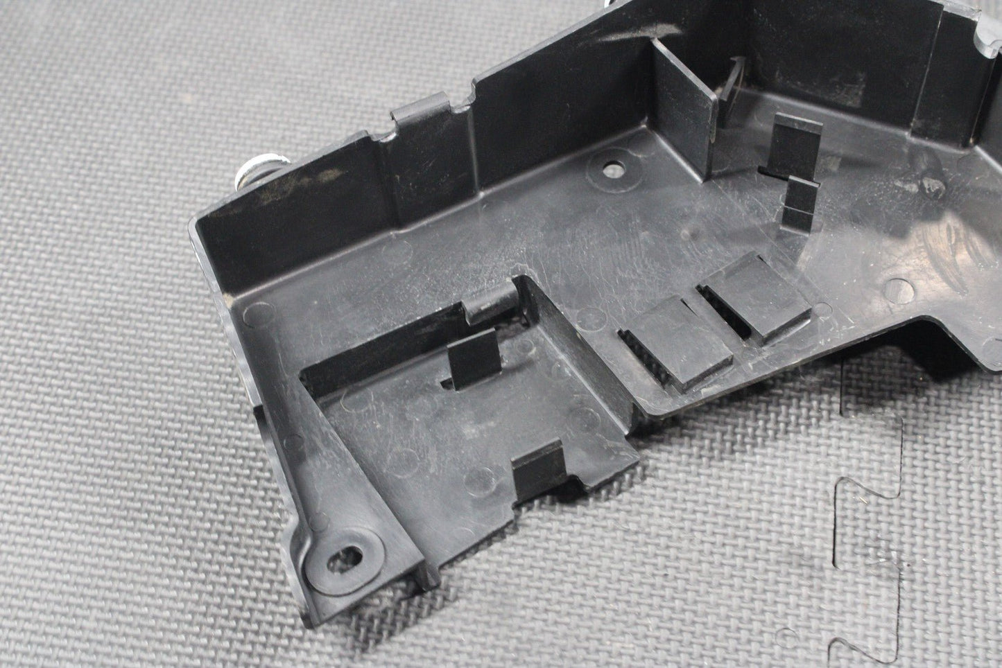 1987 87 - 00 YAMAHA TW200 ELECTRICAL WIRING TRAY HOLDER PLASTIC 2JX - 2177A - 00 - 00 - hggarage