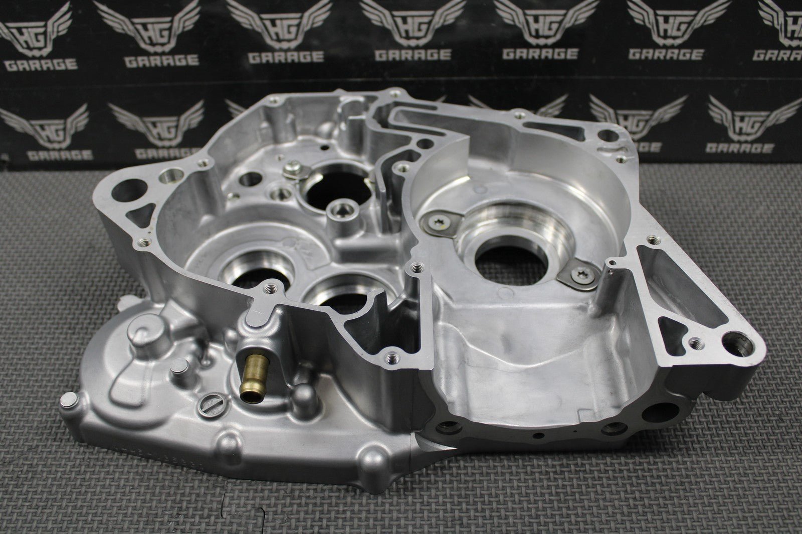 2020 SUZUKI RMZ250 OEM LEFT RIGHT ENGINE CRANKCASE CRANK CASES 11301 - 49850 MINT! - hggarage