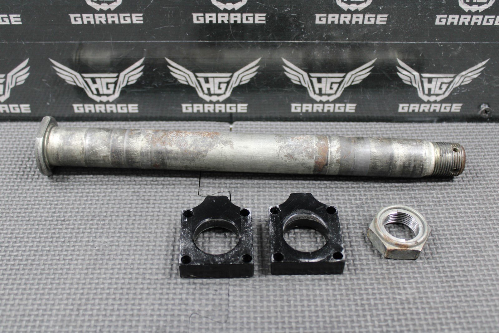 2007 KAWASAKI KX250F OEM REAR AXLE BACK WHEEL RIM PIVOT BOLT AXEL 41068 - 1466 - hggarage
