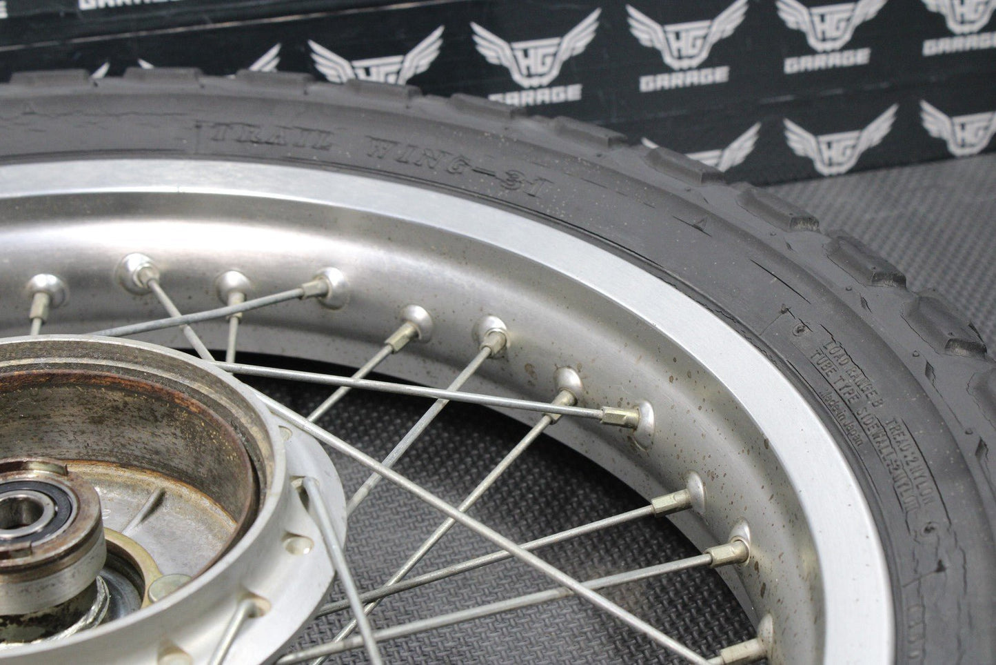 1987 YAMAHA TW200 OEM 18 X 2.50 FRONT WHEEL RIM 2JX - 25111 - 00 - 00 94425 - 18446 - 00 - hggarage