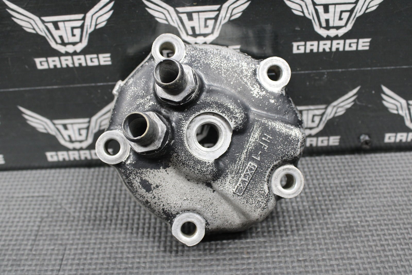 1985 HONDA CR125R OEM ENGINE MOTOR CYLINDER HEAD COVER CAP DOME 12200 - KA3 - 760 - hggarage