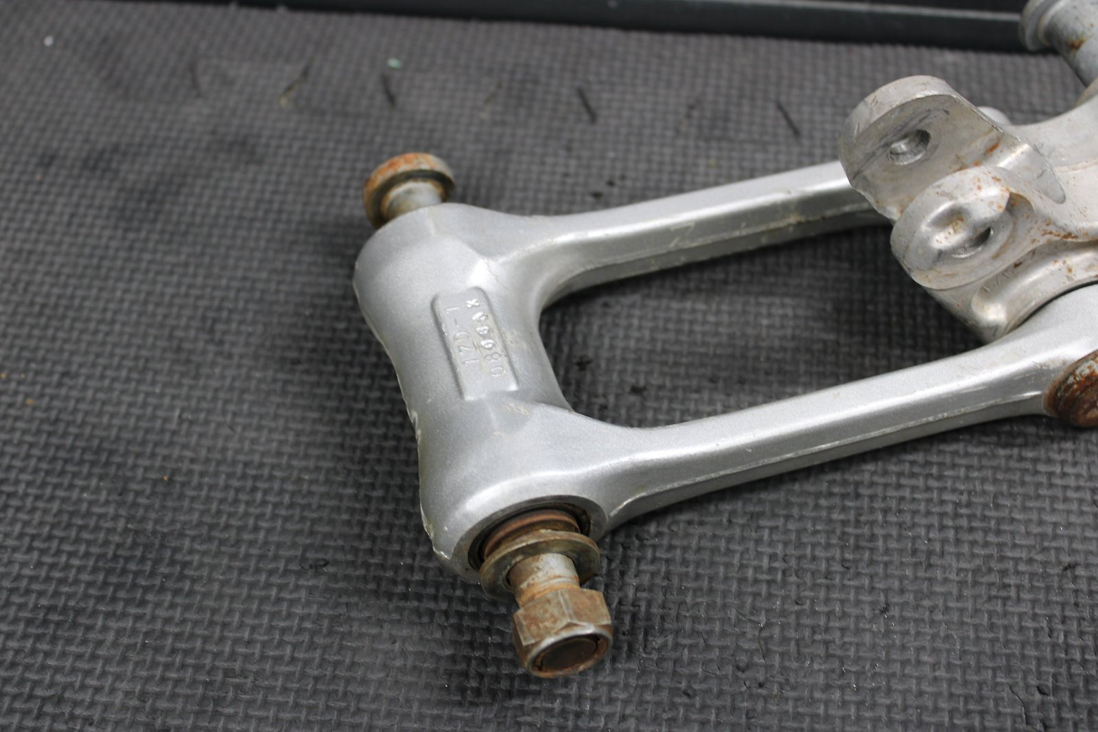 2009 YAMAHA YZ250F YZ450F OEM REAR SHOCK LINKAGE LINKS 17D - 2217A - 00 - 00 - hggarage
