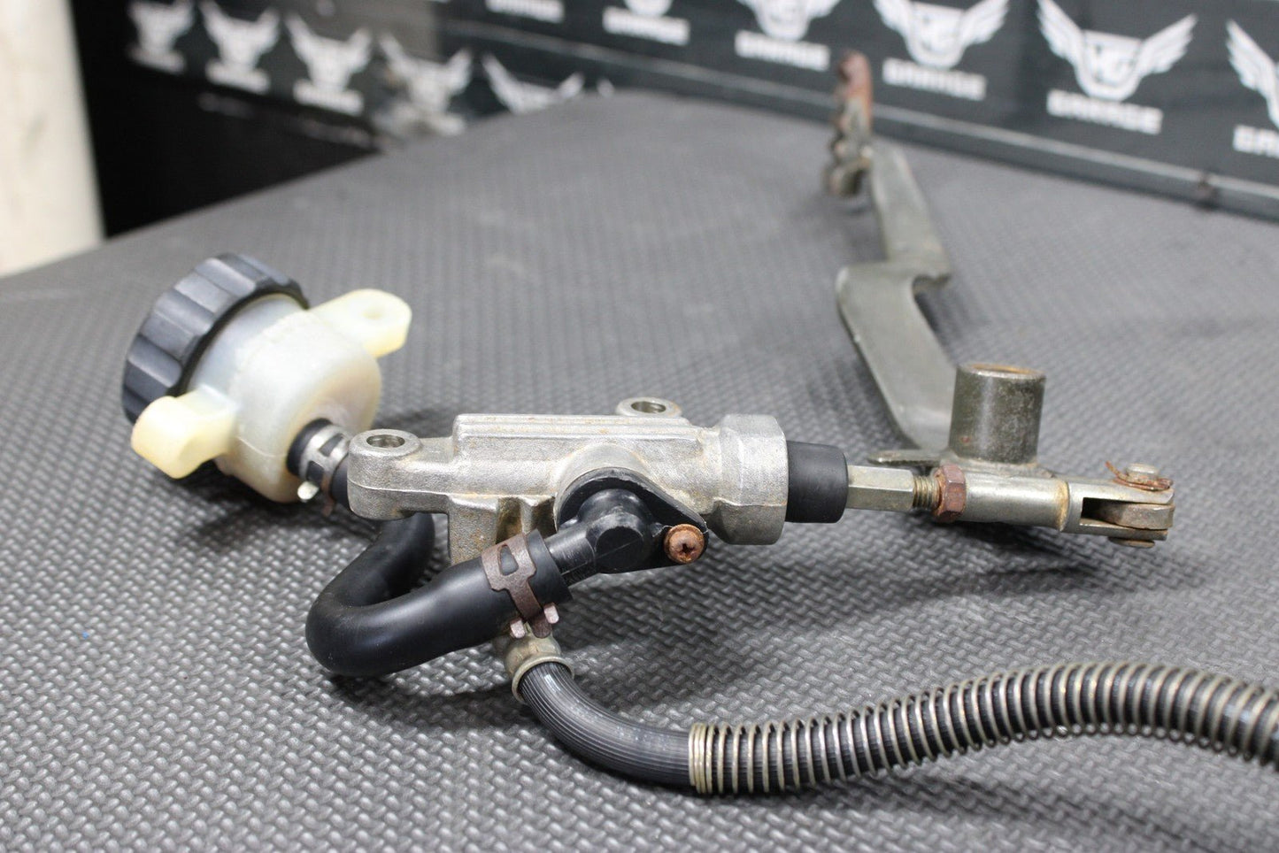 1991 YAMAHA 87 - 01 BANSHEE 350 OEM NISSIN REAR BACK BRAKE CALIPER MASTER CYLINDER - hggarage