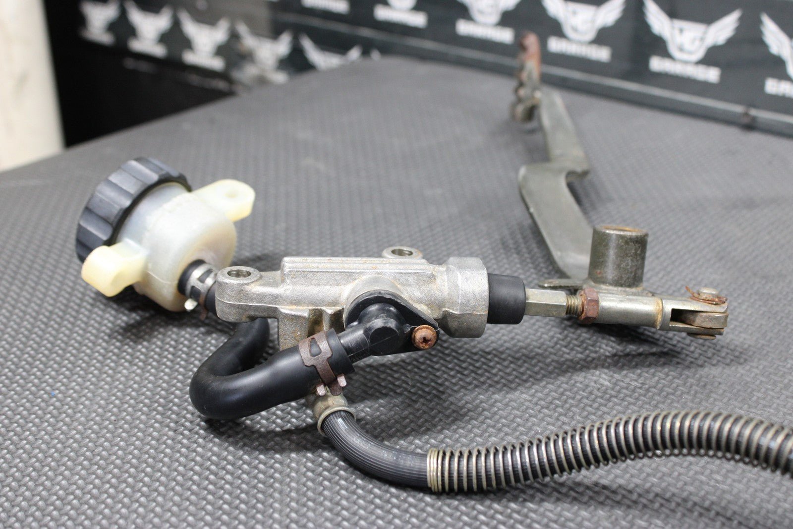 1991 YAMAHA 87 - 01 BANSHEE 350 OEM NISSIN REAR BACK BRAKE CALIPER MASTER CYLINDER - hggarage