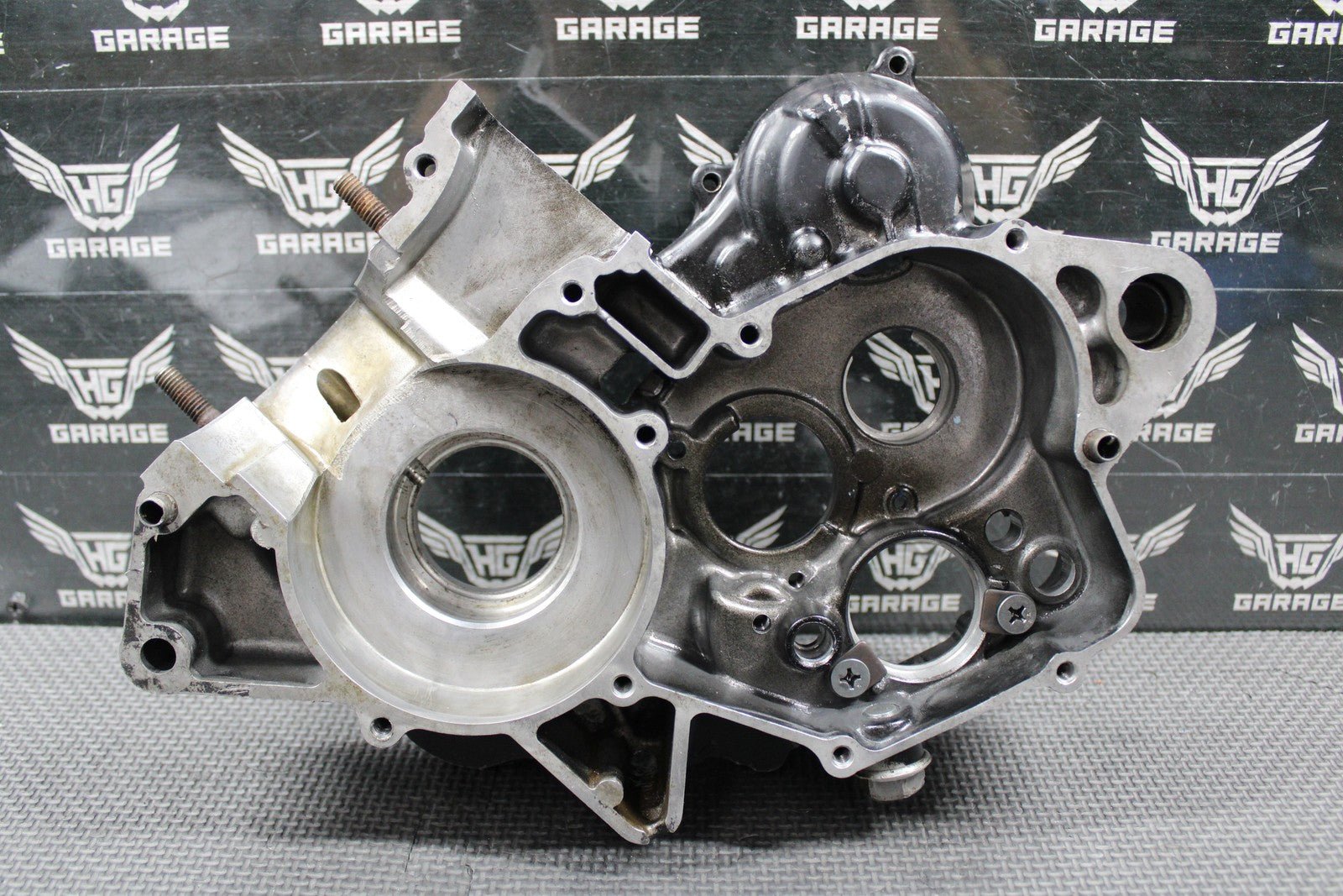 1988 HONDA CR125R OEM RIGHT ENGINE MOTOR CRANKCASE CRANK CASE 111A0 - KS6 - 830 GOOD - hggarage