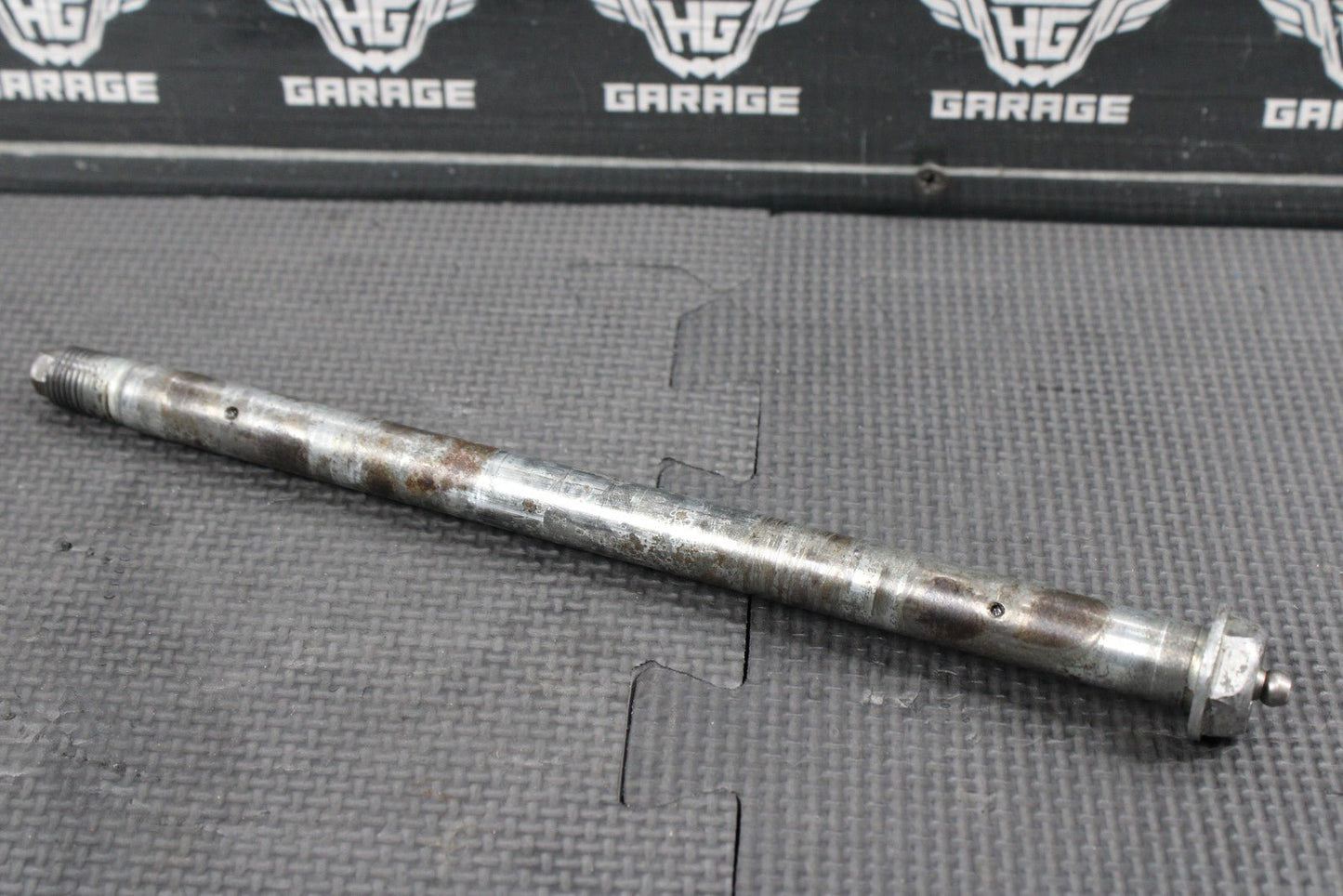 1986 KAWASAKI KDX200 OEM REAR SWINGARM BOLT SUSPENSION PIVOT AXLE 33032 - 1118 - hggarage