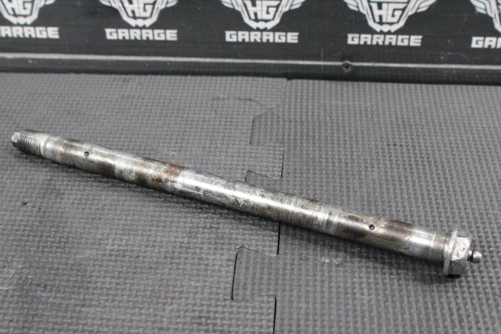 1986 KAWASAKI KDX200 OEM REAR SWINGARM BOLT SUSPENSION PIVOT AXLE 33032 - 1118 - hggarage