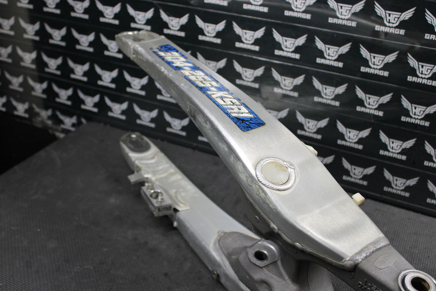 2006 YAMAHA YZ450F OEM SWINGARM SWING ARM SUSPENSION 1C3-22110-50-00