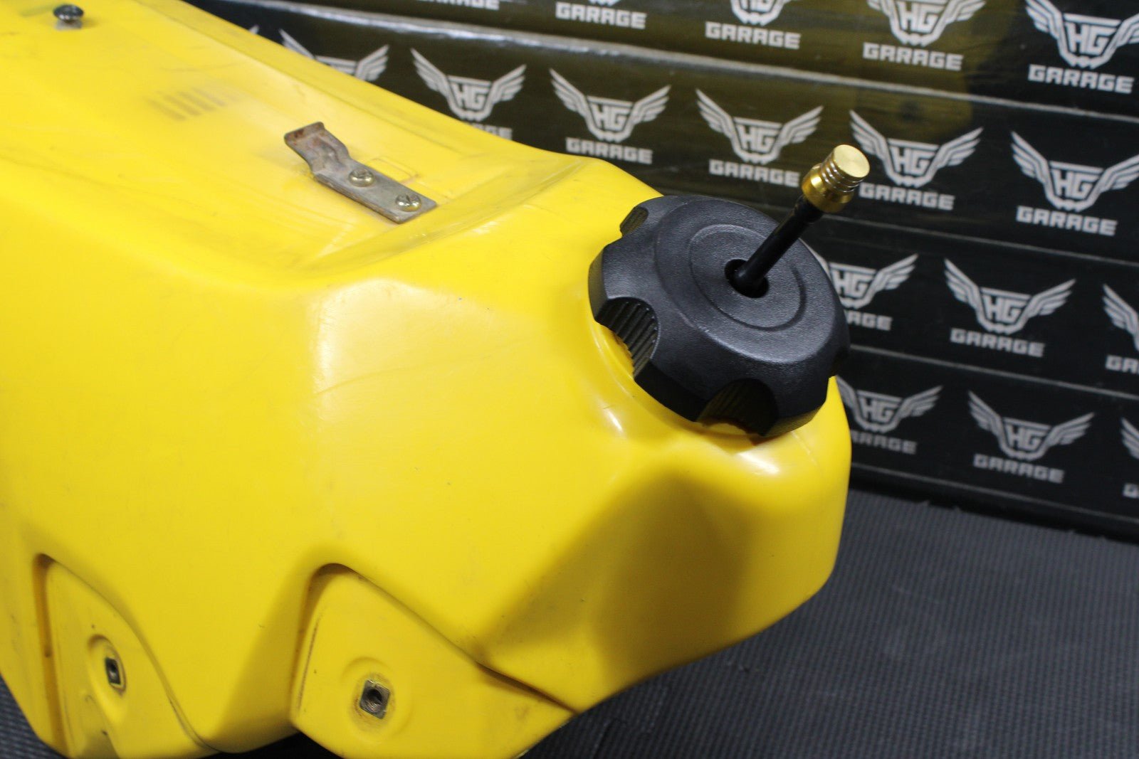 2000 SUZUKI DRZ400 00 - 04 OEM GAS FUEL TANK CELL PETROL RESERVOIR PLASTIC YELLOW - hggarage