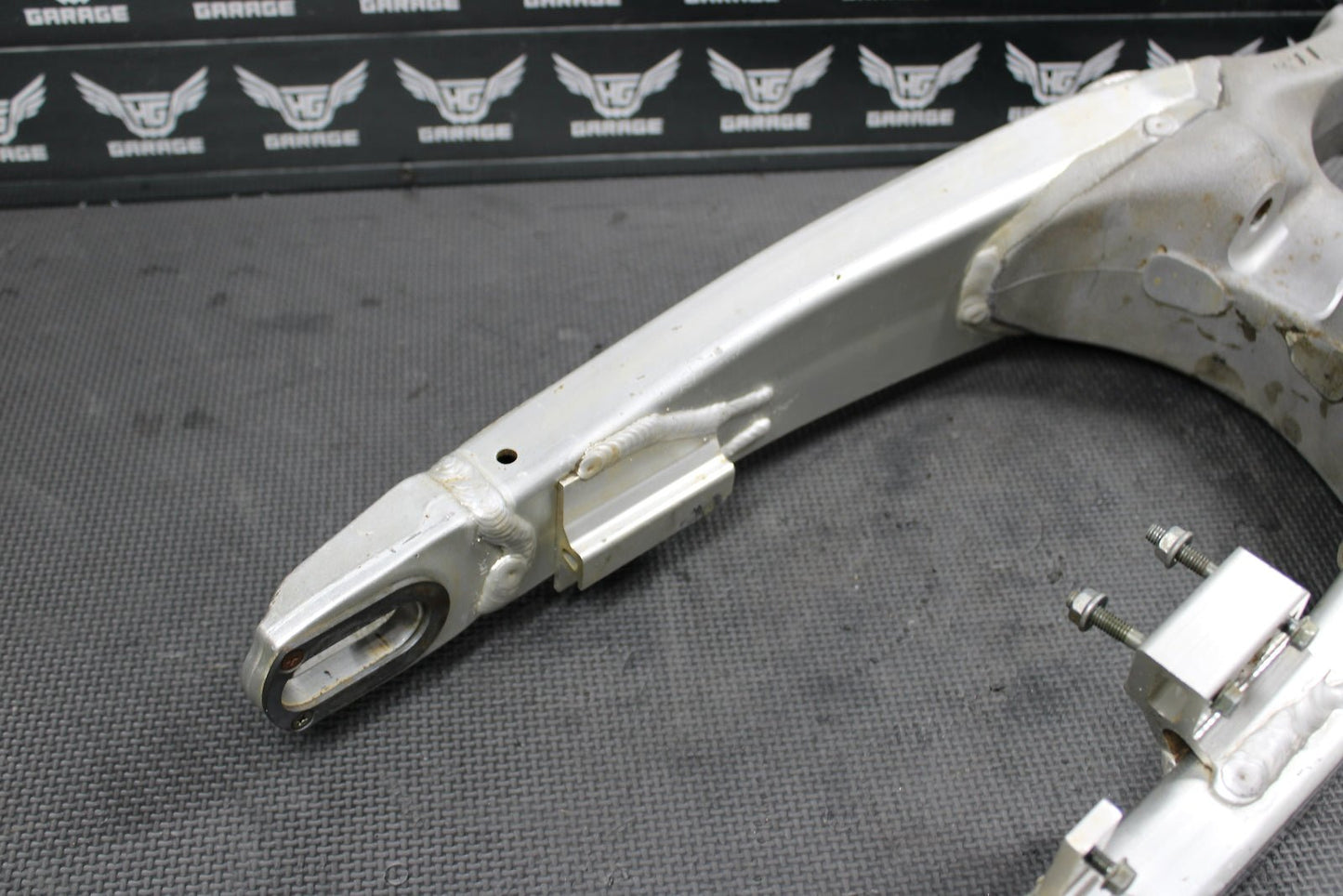 2003 Yamaha YZ125 OEM Swingarm Swing Arm Suspension 5UN - 22110 - 00 - 00 - hggarage