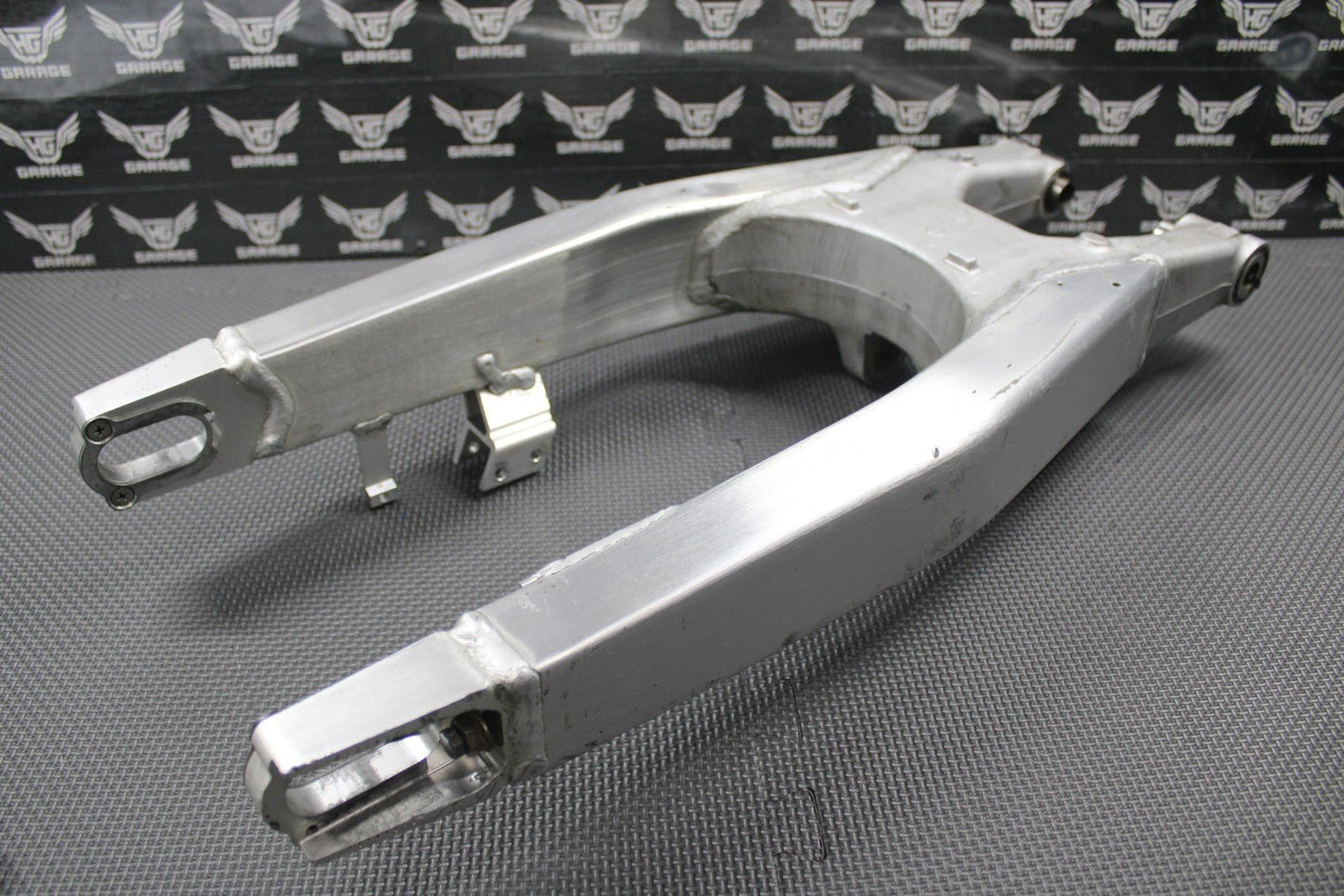 2005 05 - 07 HONDA CR125R OEM SWINGARM SWING ARM SUSPENSION 52200 - KSR - 710 - hggarage