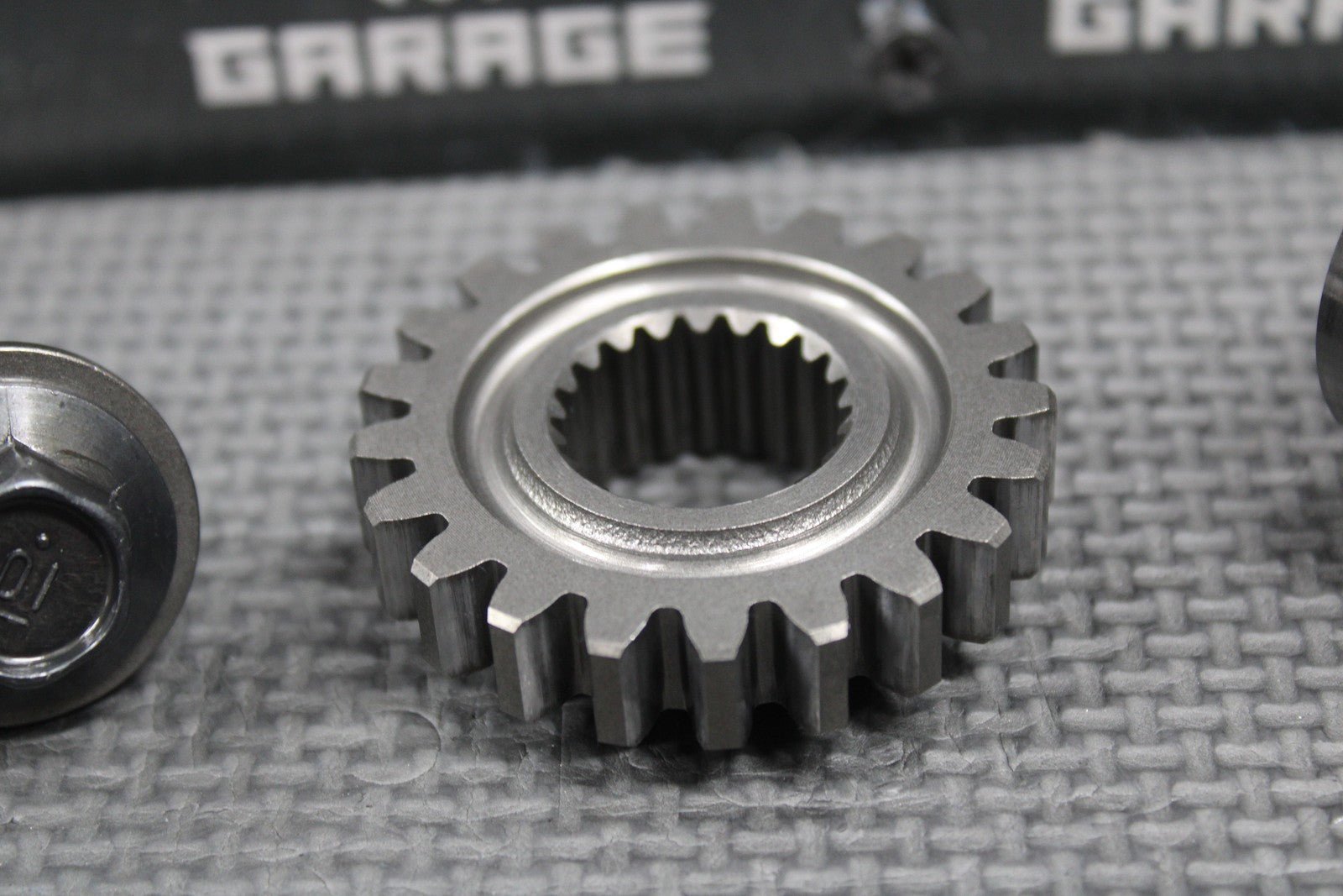 2003 HONDA CR250R OEM ENGINE PRIMARY DRIVE MAIN GEAR COLLAR BOLT 13615 - KS7 - 000 - hggarage