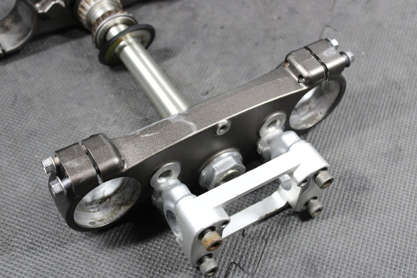 2010 Yamaha 10 - 13 YZ450F OEM Front Forks Lower Upper Triple Tree Assembly - hggarage