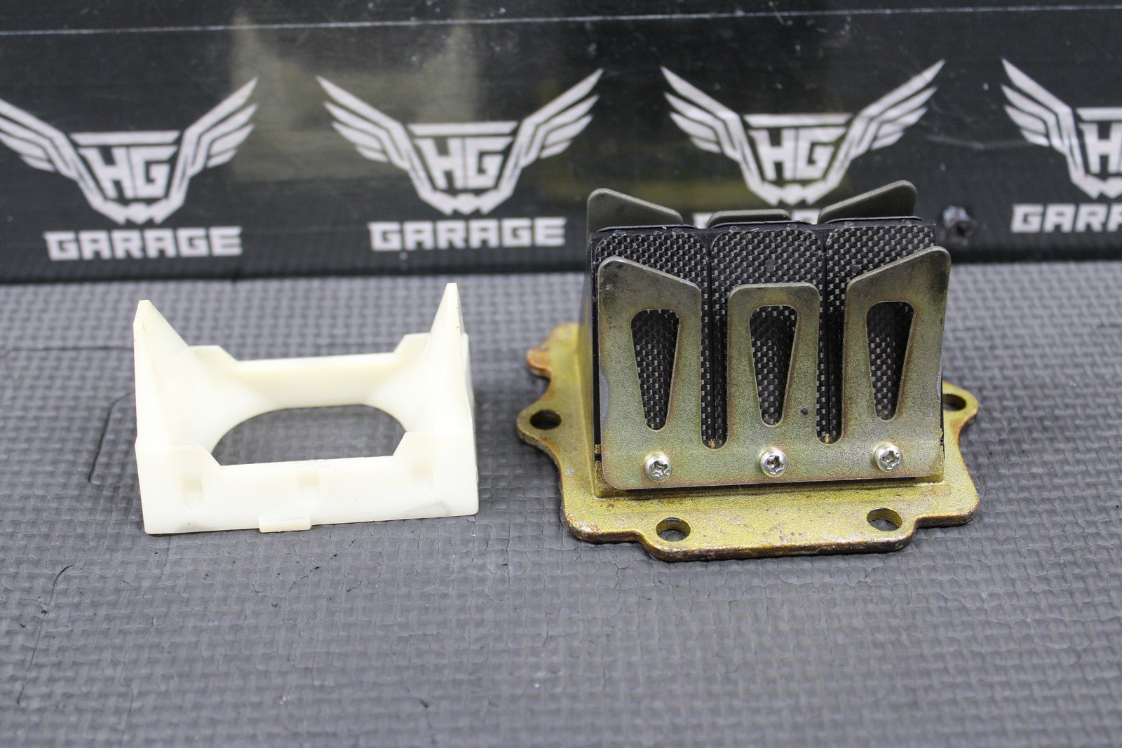 1992 90 - 92 KAWASAKI KX125 OEM INTAKE REED VALVE BLOCK CARBON REEDS 12021 - 1085 - hggarage