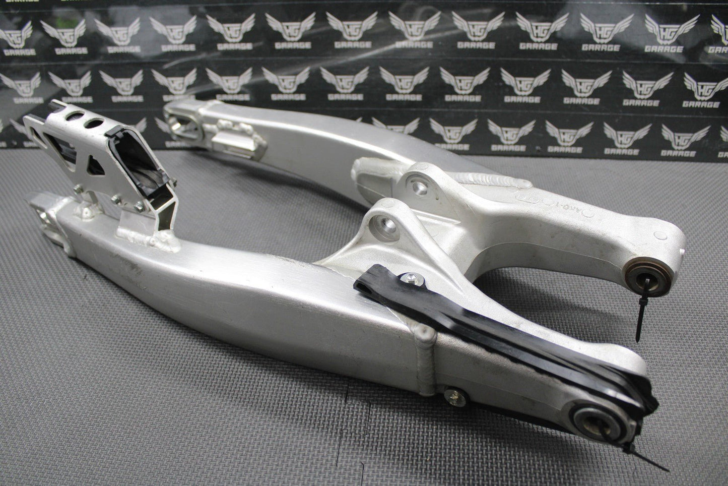 2019 SUZUKI 19 - 21 RMZ250 OEM SWINGARM SWING ARM SUSPENSION 61000 - 46K00 GOOD! - hggarage