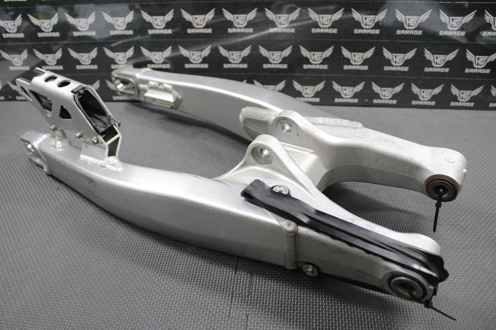 2019 SUZUKI 19 - 21 RMZ250 OEM SWINGARM SWING ARM SUSPENSION 61000 - 46K00 GOOD! - hggarage