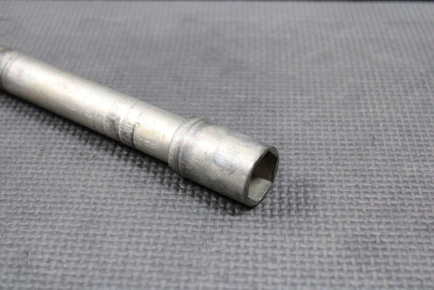 2014 KAWASAKI 04 - 14 KX250F OEM FRONT WHEEL RIM AXLE PIVOT BOLT 41068 - 0004 - hggarage