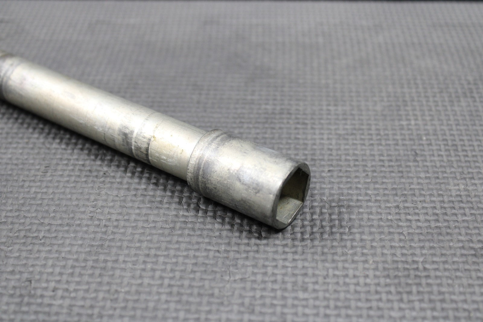 2014 KAWASAKI 04 - 14 KX250F OEM FRONT WHEEL RIM AXLE PIVOT BOLT 41068 - 0004 - hggarage
