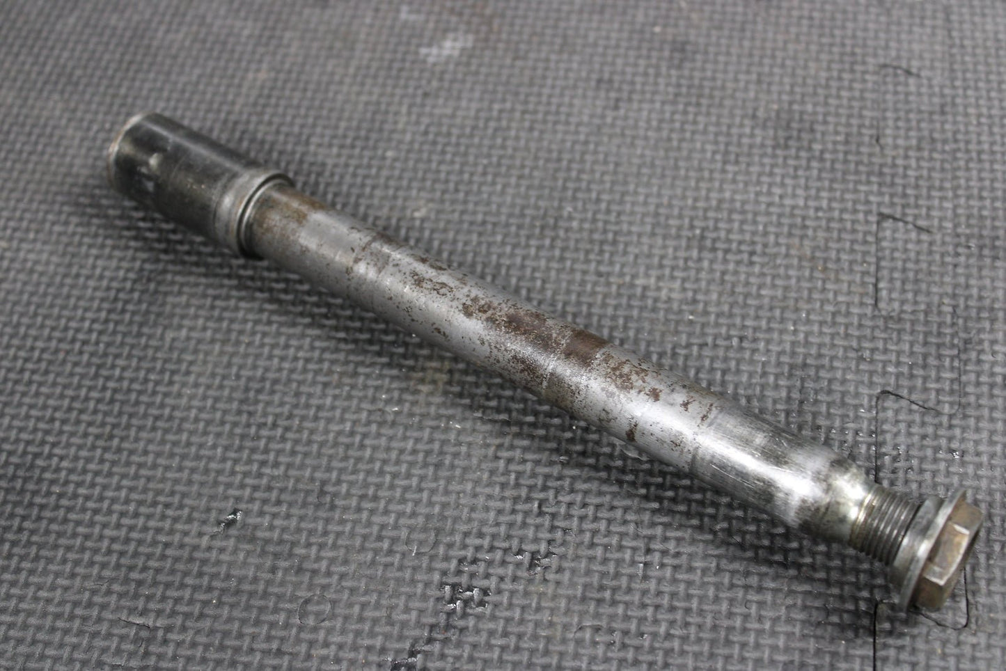 1999 YAMAHA YZ250 OEM FRONT WHEEL RIM AXLE PIVOT BOLT 5BE - 25181 - 00 - 00 - hggarage