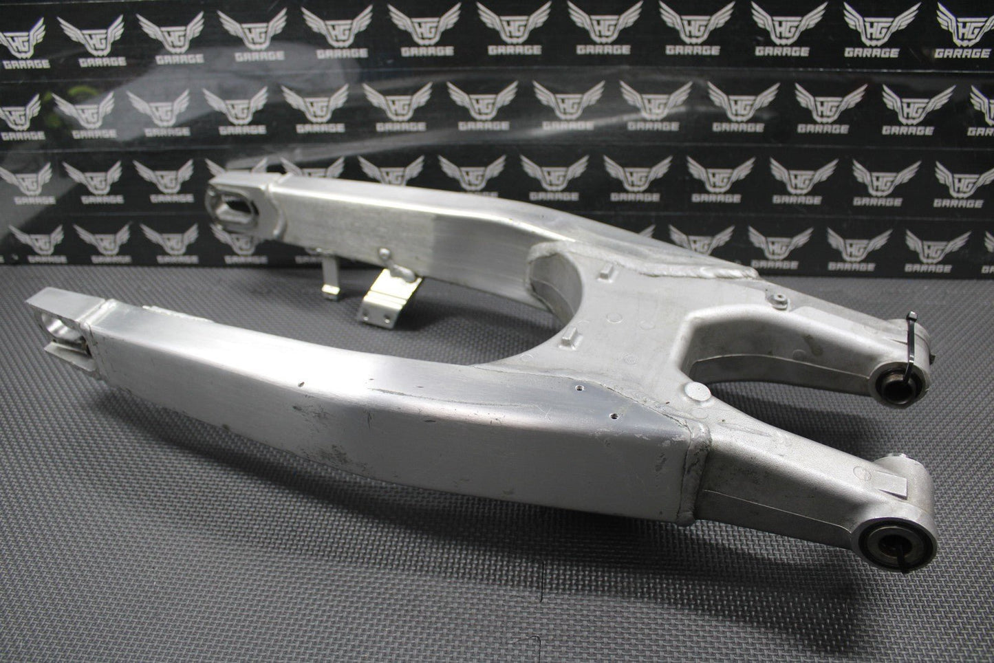 2005 05 - 07 HONDA CR125R OEM SWINGARM SWING ARM SUSPENSION 52200 - KSR - 710 - hggarage