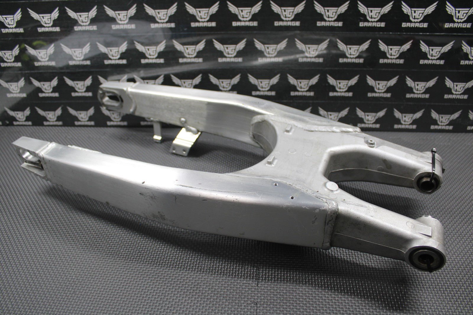 2005 05 - 07 HONDA CR125R OEM SWINGARM SWING ARM SUSPENSION 52200 - KSR - 710 - hggarage