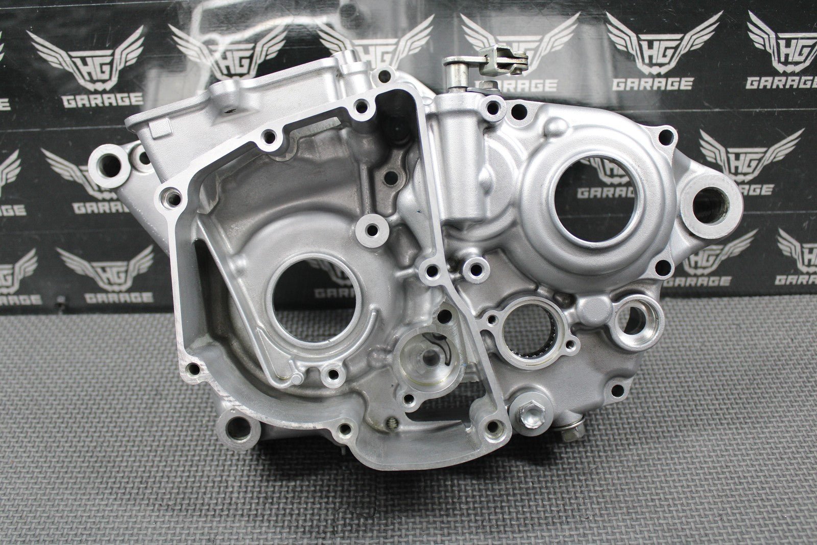 2020 SUZUKI RMZ250 OEM LEFT RIGHT ENGINE CRANKCASE CRANK CASES 11301 - 49850 MINT! - hggarage