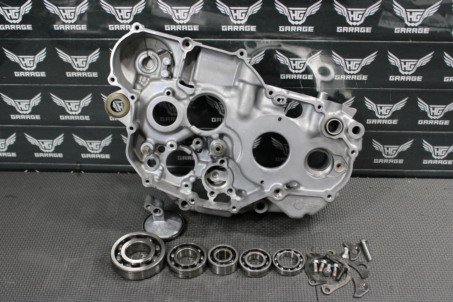 2009 YAMAHA YZ450F OEM RIGHT ENGINE MOTOR CRANKCASE CRANK CASES BLOCK