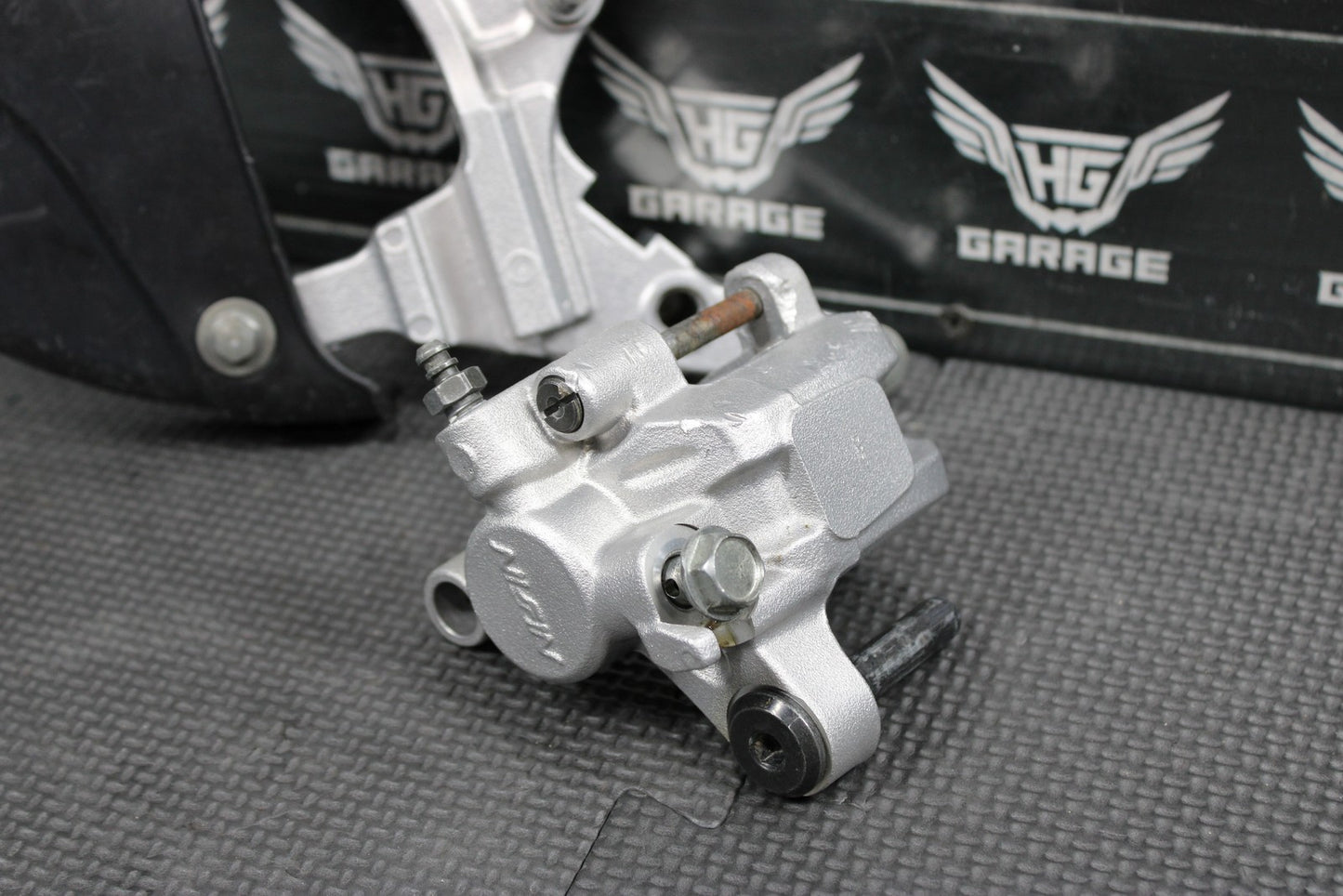 2014 KAWASAKI KX250F 04 - 18 OEM NISSIN REAR BACK BRAKE CALIPER HANGER 43080 - 0230 - hggarage